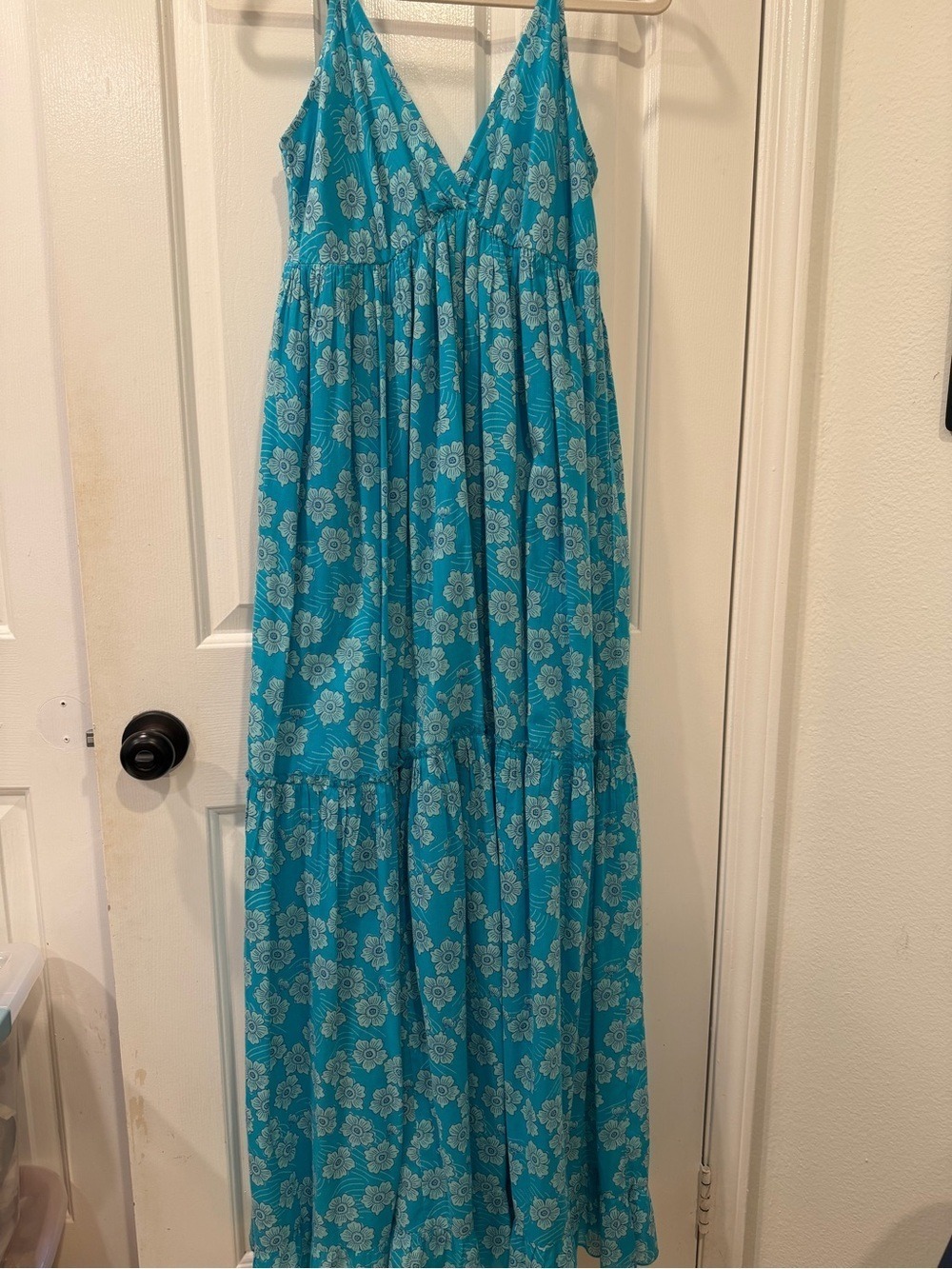 Ro’s Garden Blue Hawaii Floral V-Neck Spaghetti Strap Maxi Dress - Picture 3 of 9